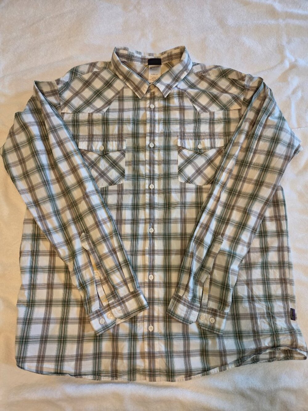 Patagonia Size XXL Men's White Green Gray Plaid Organic Cotton Button Up Shirt